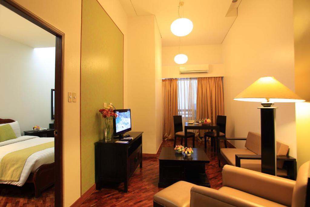 The Malayan Plaza Hotel Pasig City Bagian luar foto