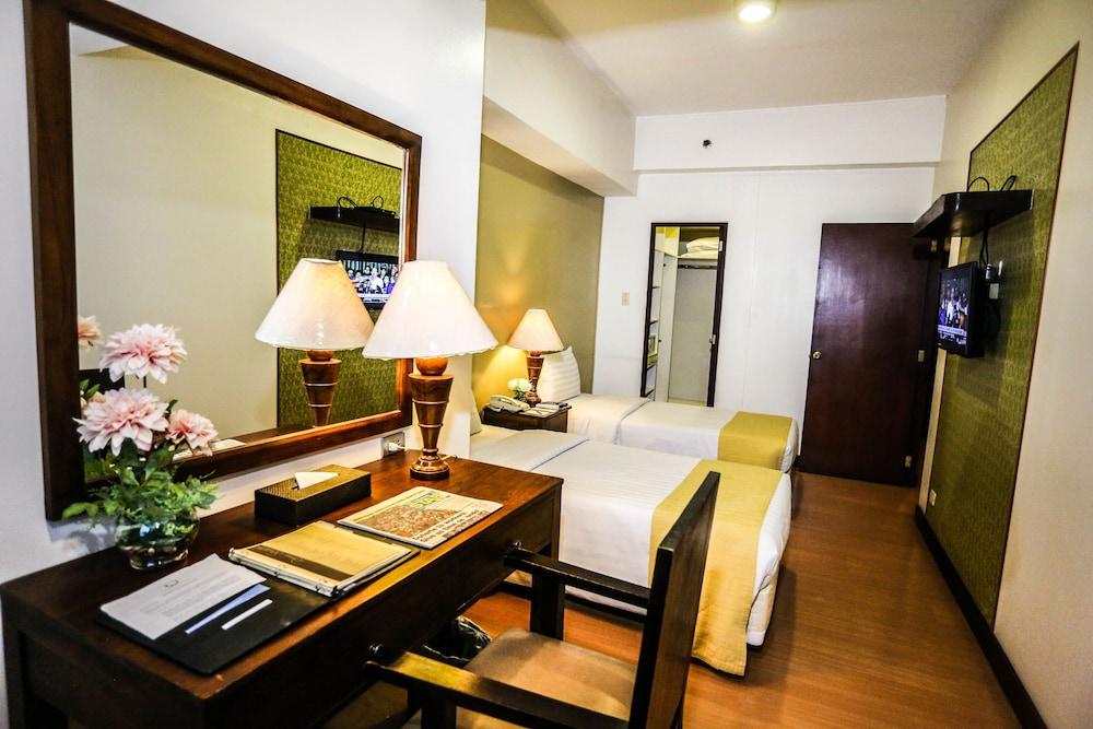 The Malayan Plaza Hotel Pasig City Bagian luar foto