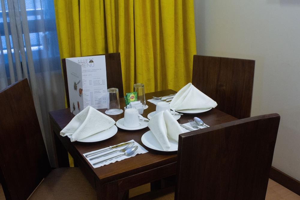 The Malayan Plaza Hotel Pasig City Bagian luar foto