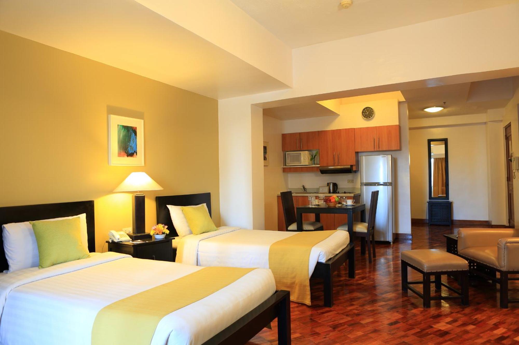The Malayan Plaza Hotel Pasig City Bagian luar foto