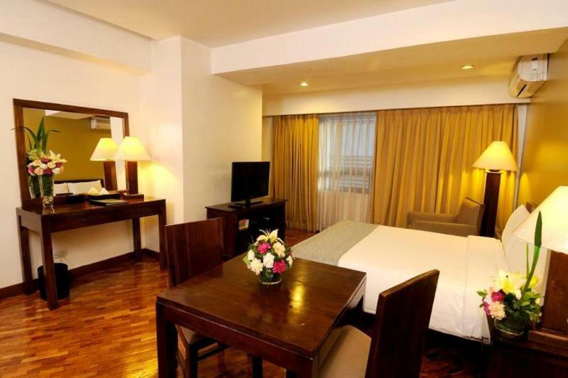 The Malayan Plaza Hotel Pasig City Bagian luar foto